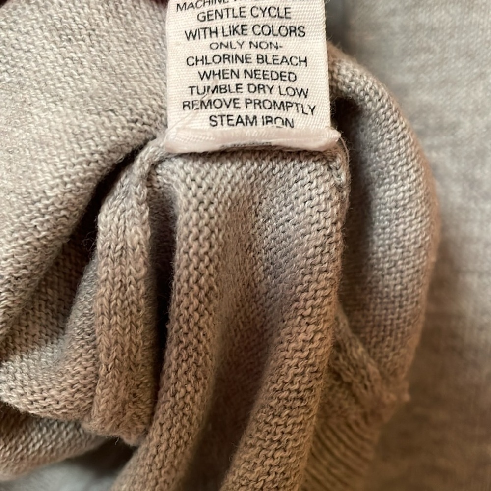 GH Bass size XL cardigan. Long sleeve. Argyle print. EUC. - Picture 3 of 5